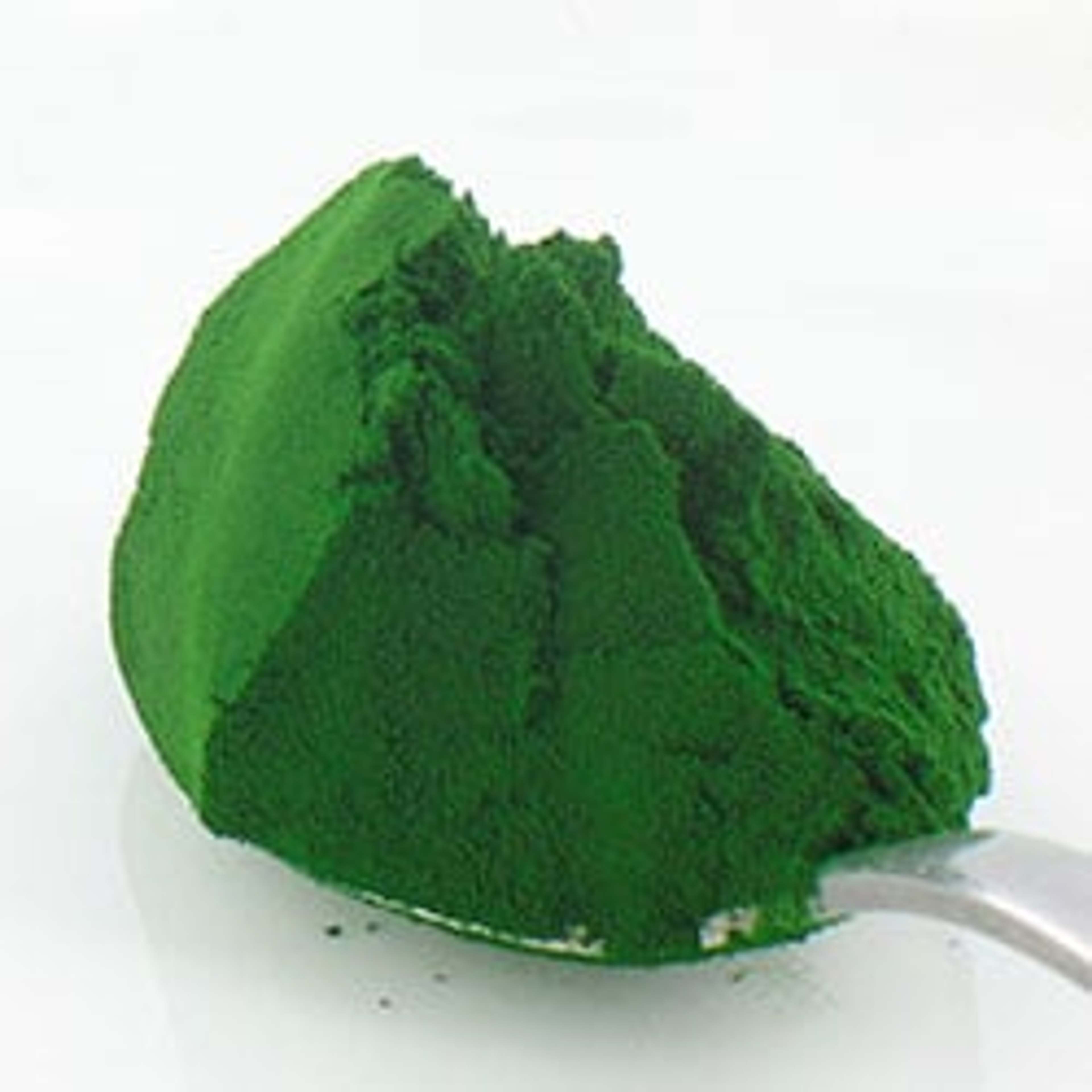 La chlorelle fournit de la chlorophylle ainsi que des minéraux précieux, plus du sélénium, du zinc et des acides aminés.