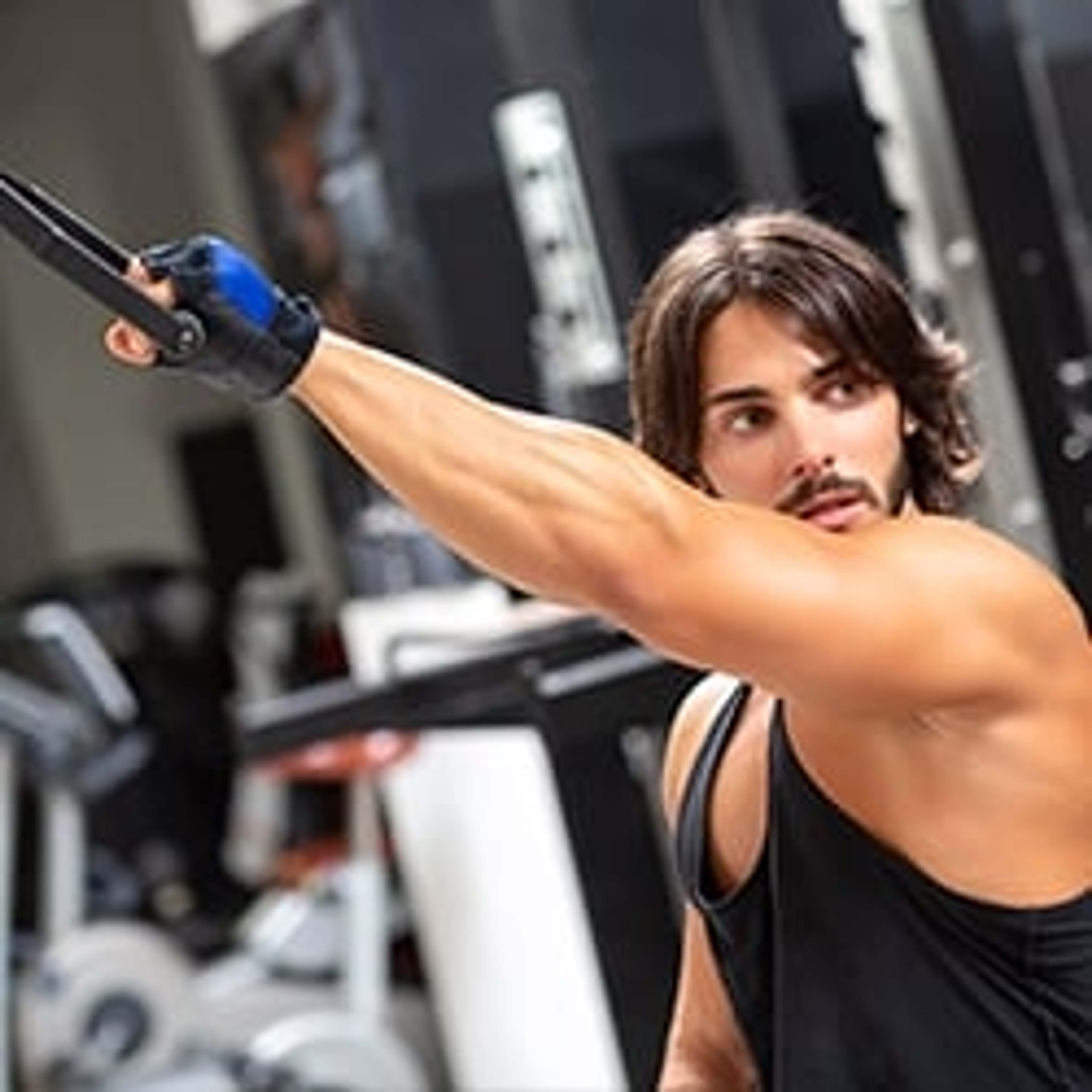 La beta alanina aumenta la forza e le prestazioni muscolari, consentendo allenamenti più duri e lunghi.